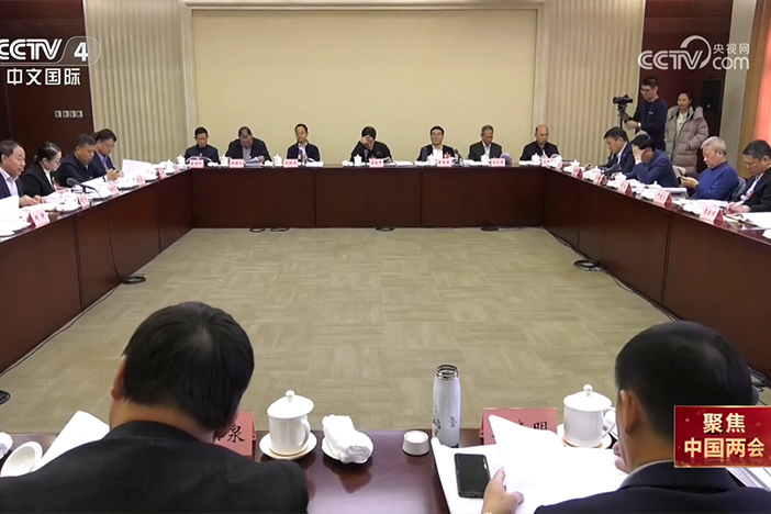 【中国新闻】聚焦中国两会 开局谋新篇 委员共话人工智能发展 绘就智能经济新图景