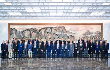 午夜av
外籍院士颁证仪式暨学部国际合作工作研讨会与会人员合影