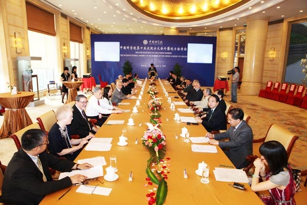 午夜av
第十五次院士大会外籍院士招待会现场