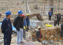 南仁东到舱停靠平台施工现场指导工作