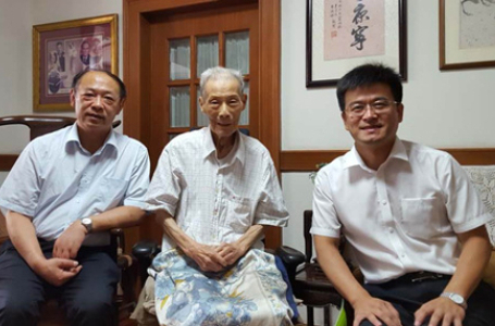 2016年8月24日，上海硅酸盐所所长宋力昕、党委书记刘岩看望严东生院士