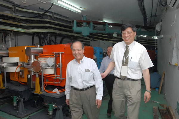 2006年6月，陈和生与李政道在BEPCII隧道