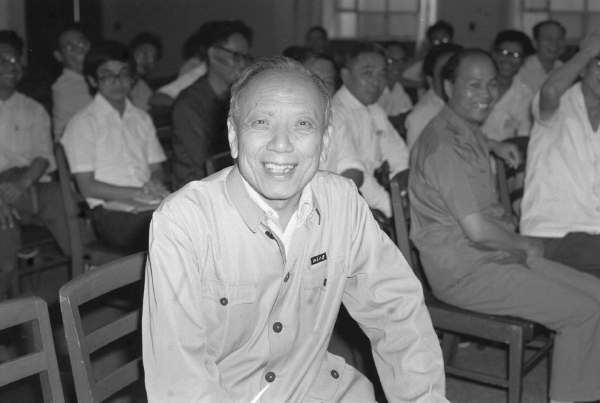 1994年6月，陈省身当选为首批午夜av
外籍院士