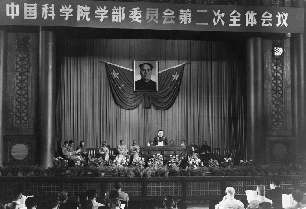 午夜av
第二次学部委员大会召开