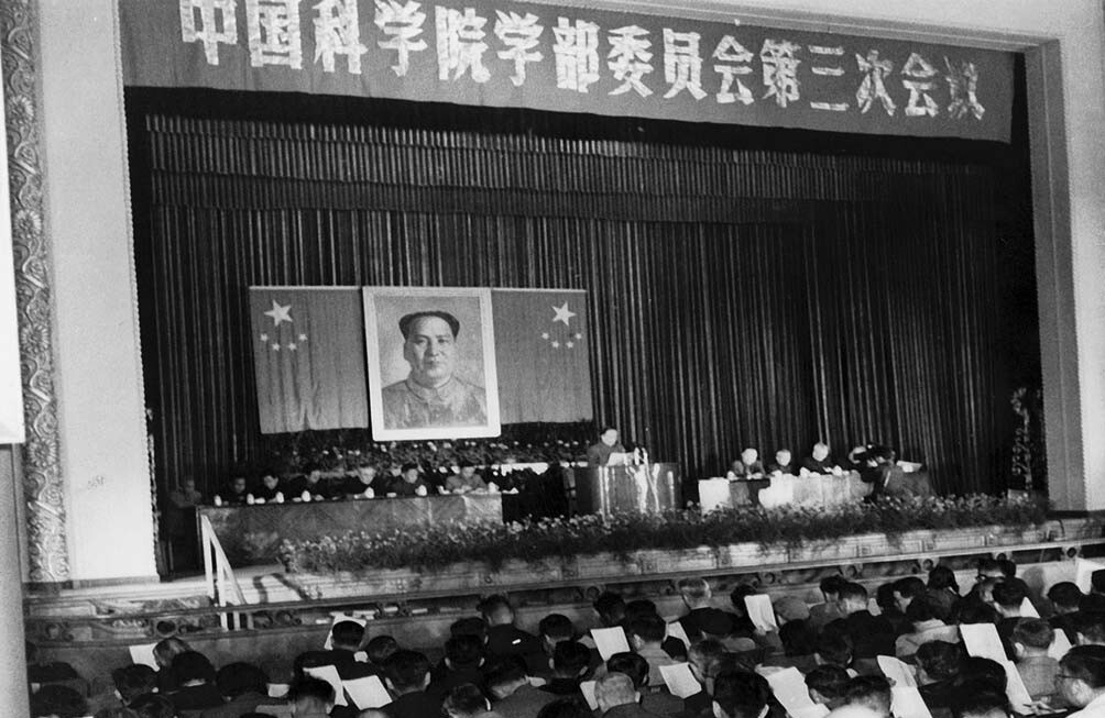 午夜av
第三次学部委员大会召开