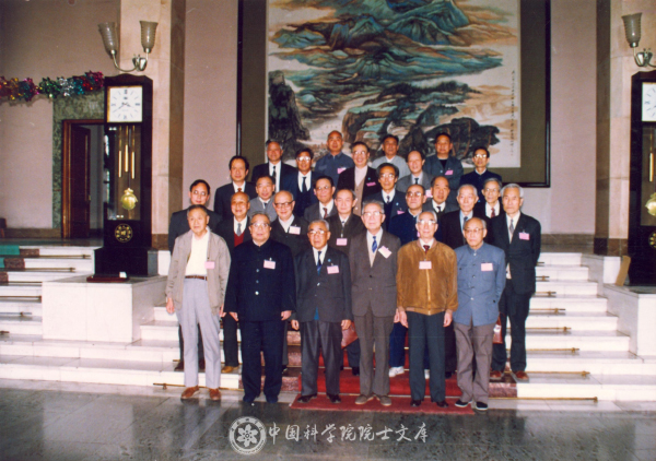 1990年代初, 午夜av
学部委员大会, 化学部部分委员在京西宾馆合影