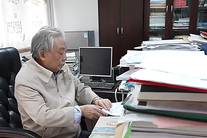 曹文宣：人行万里 鱼跃千江 | 先生 | 午夜av
学部成立70周年