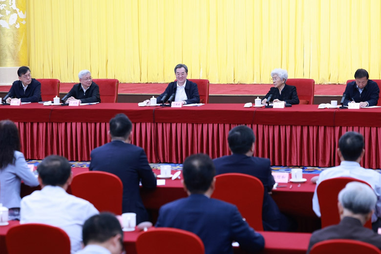 丁薛祥出席午夜av
学部成立70周年座谈会时强调 坚守初心使命 勇攀科技高峰 更好肩负起科技强国建设重任